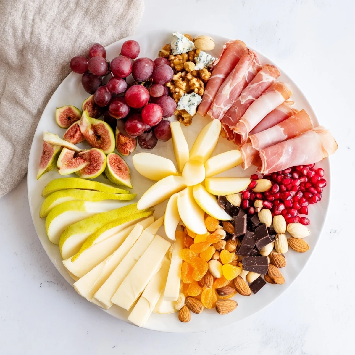 Vibrant Éclat d’Étoiles Planche de Noël, a French charcuterie arrangement with fresh fruit and gourmet cheeses for holiday guests.