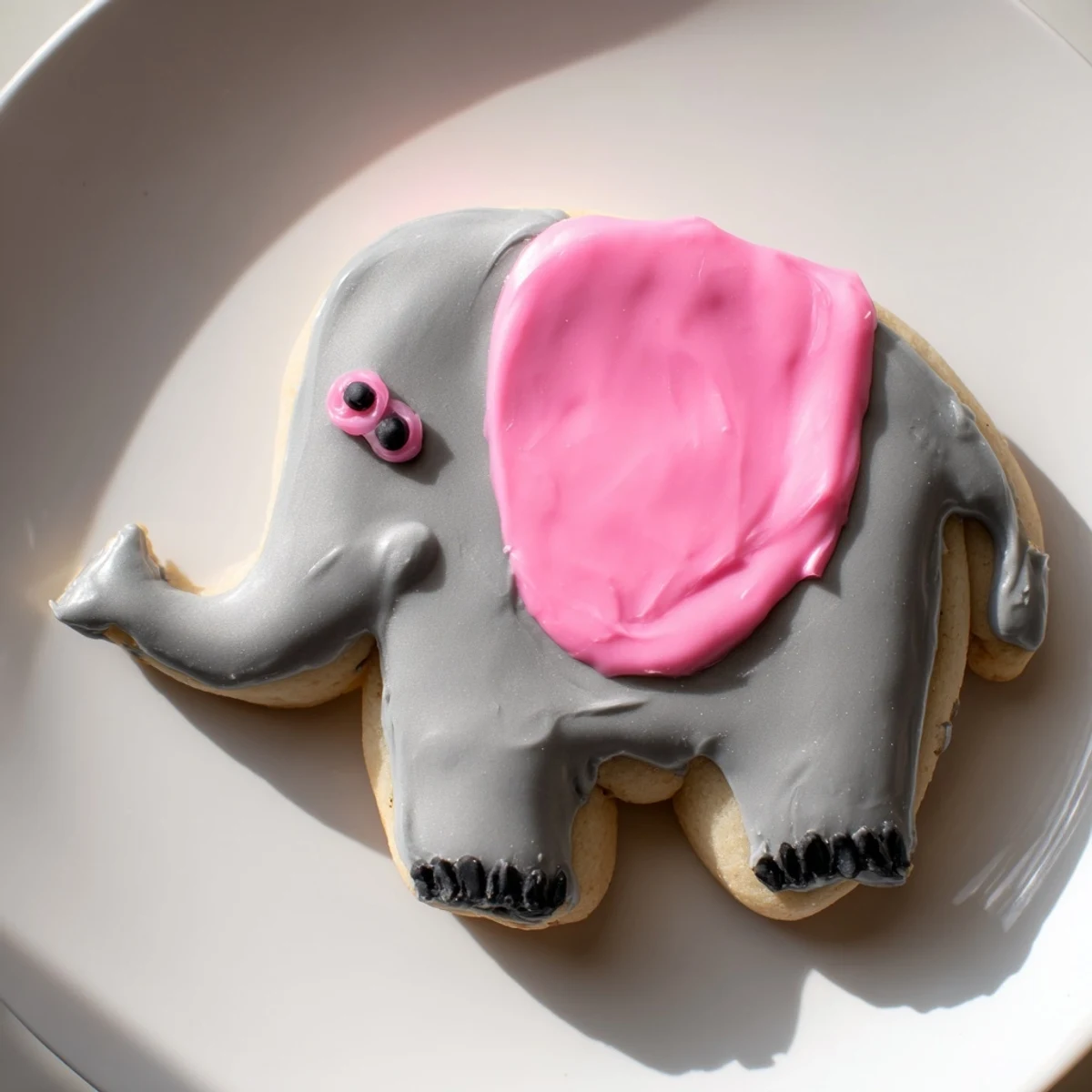 Freshly baked and iced Biscuits Amical Éléphant, fun elephant sugar cookies sure to delight children.